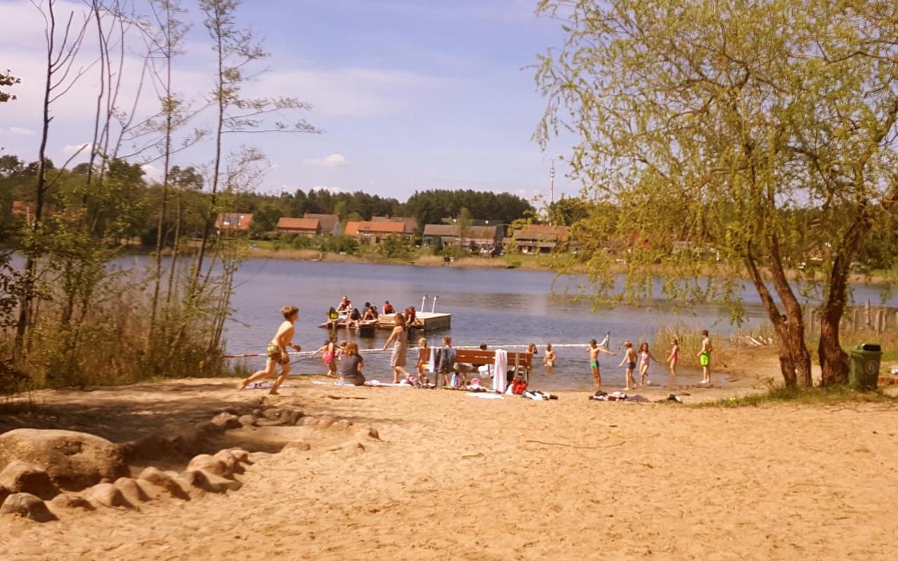 Martas Gaestehaeuser Gross Vaeter See Templin Esterno foto