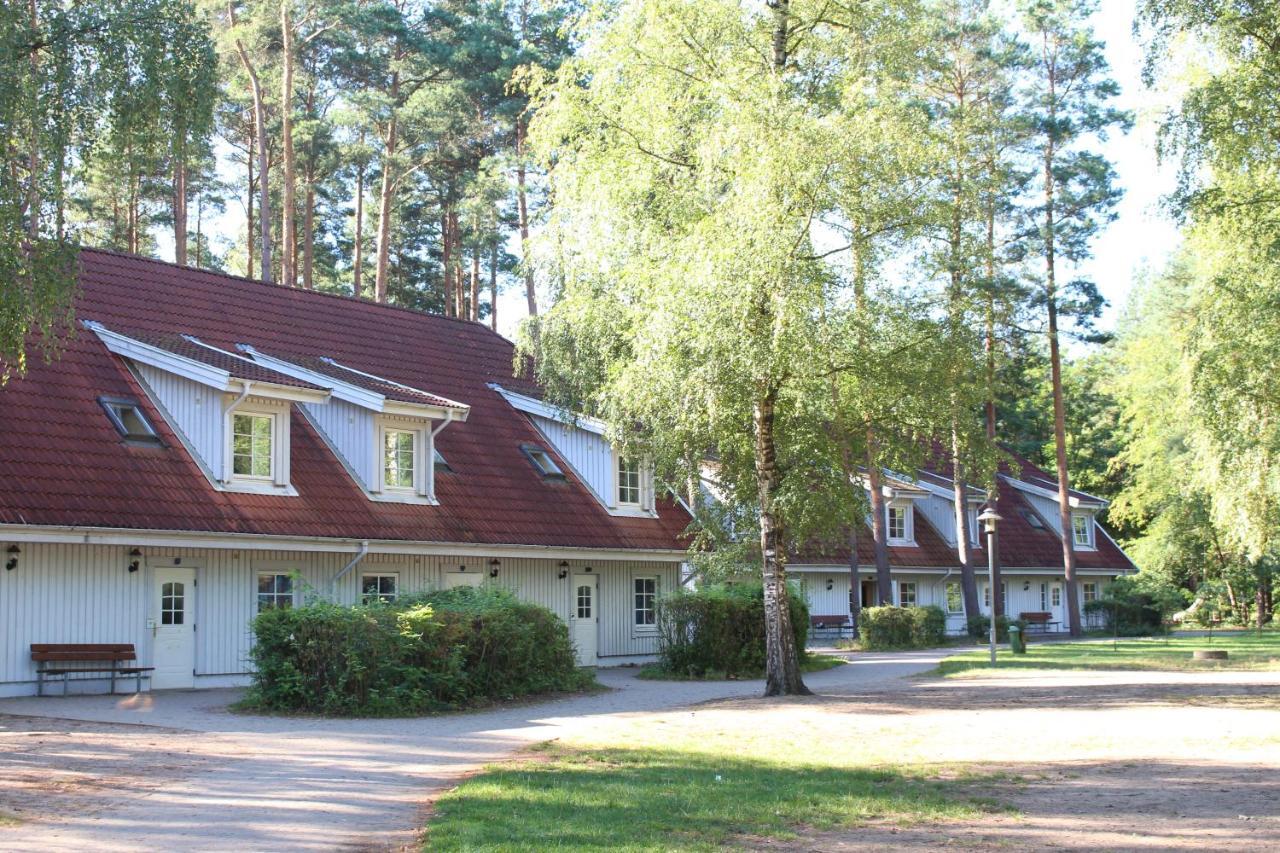 Martas Gaestehaeuser Gross Vaeter See Templin Esterno foto